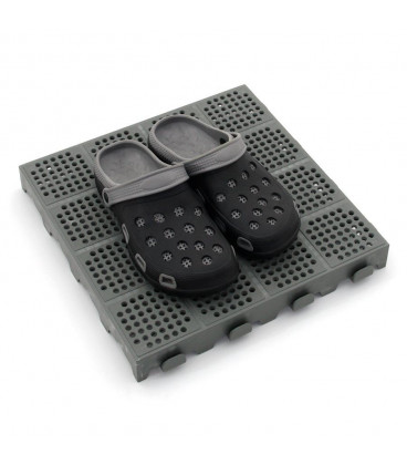 Plastová děrovaná šedá terasová dlaždice - 39 x 39 x 4,8 cm