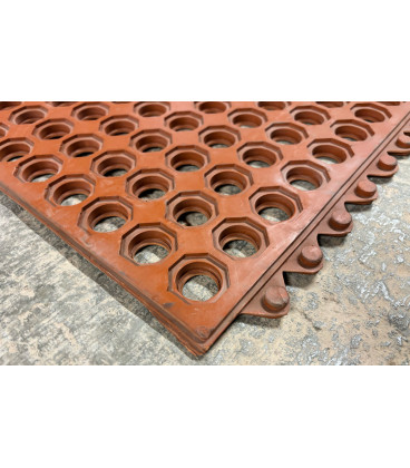 Modulární gumová protiúnavová červená gastro rohož - 91 x 91 x 1,2 cm
